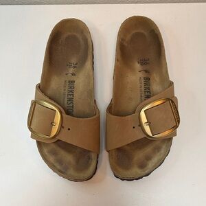 Birkenstock Single Buckle Slide Sandal in Tan with Gold Buckle